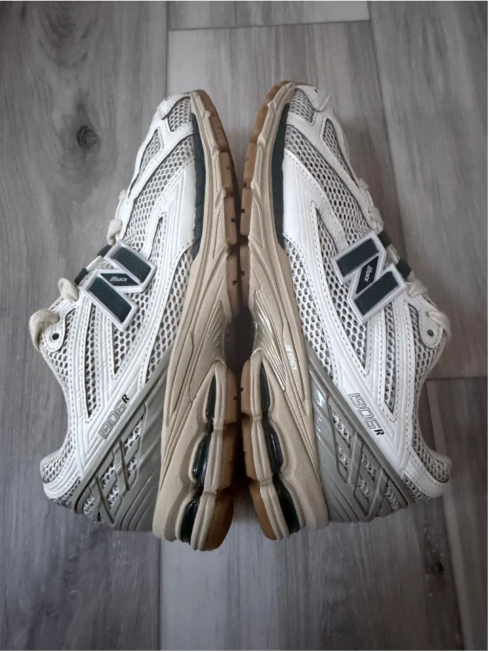 New Balance 1906R M1906RQ White Green Men 8 Women 9.5 Y2K Sneakers